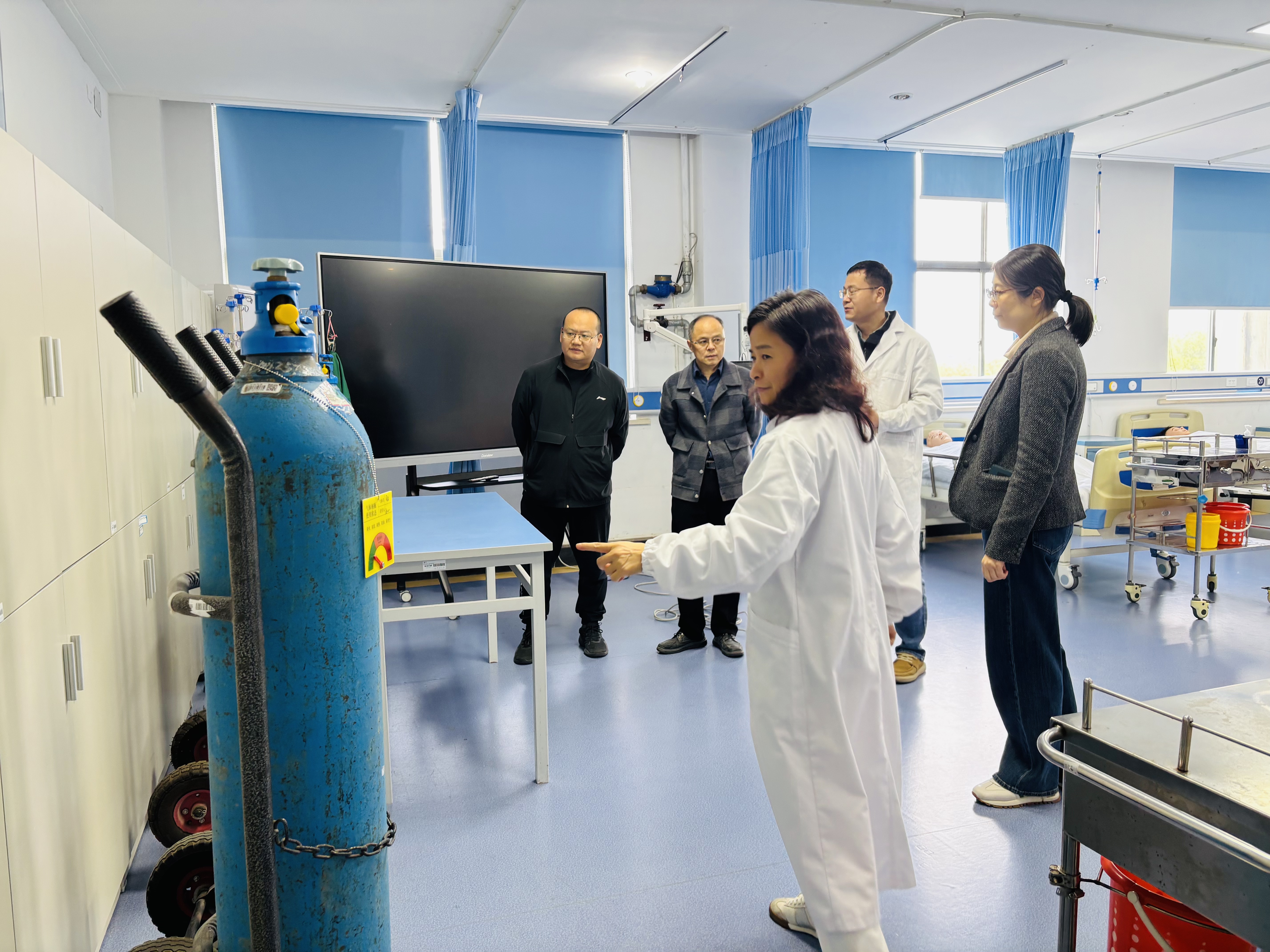 医工学院开展五一假期前实验室安全检查